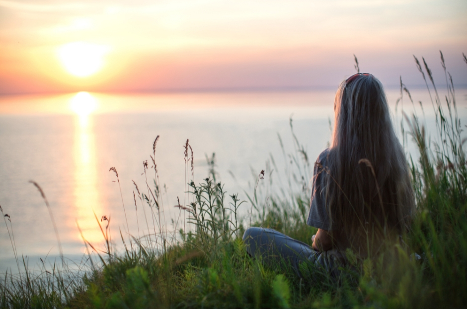 Startseite 2 Frau im Feld Innere Ruhe